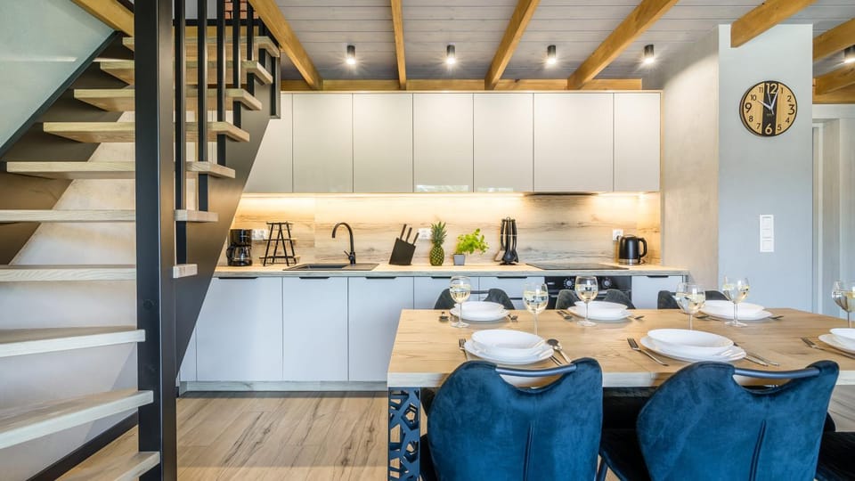 Kitchen or kitchenette, Dining area, stove