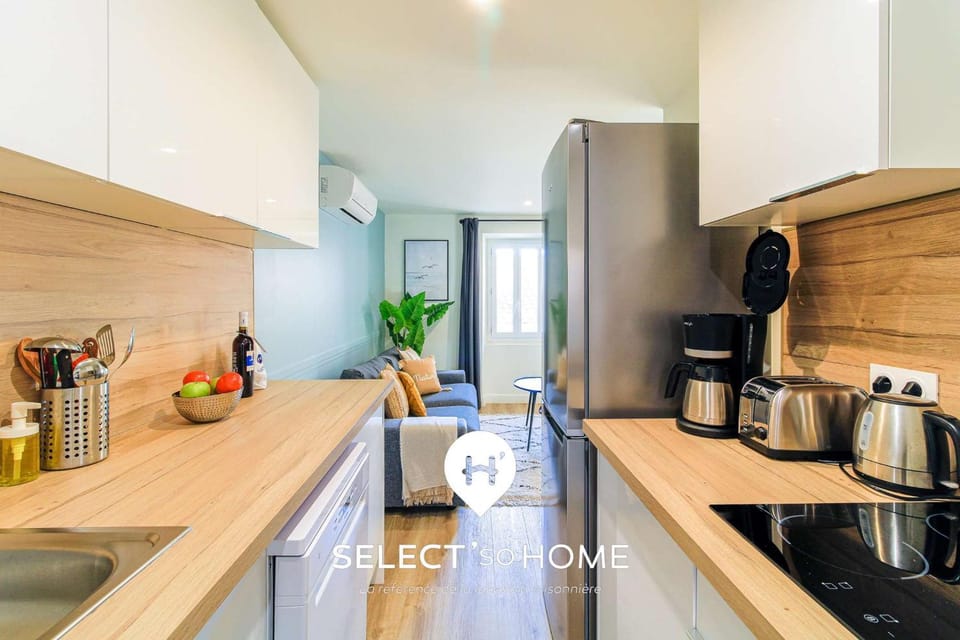 Coffee/tea facilities, Kitchen or kitchenette, dishwasher, oven, stove, toaster