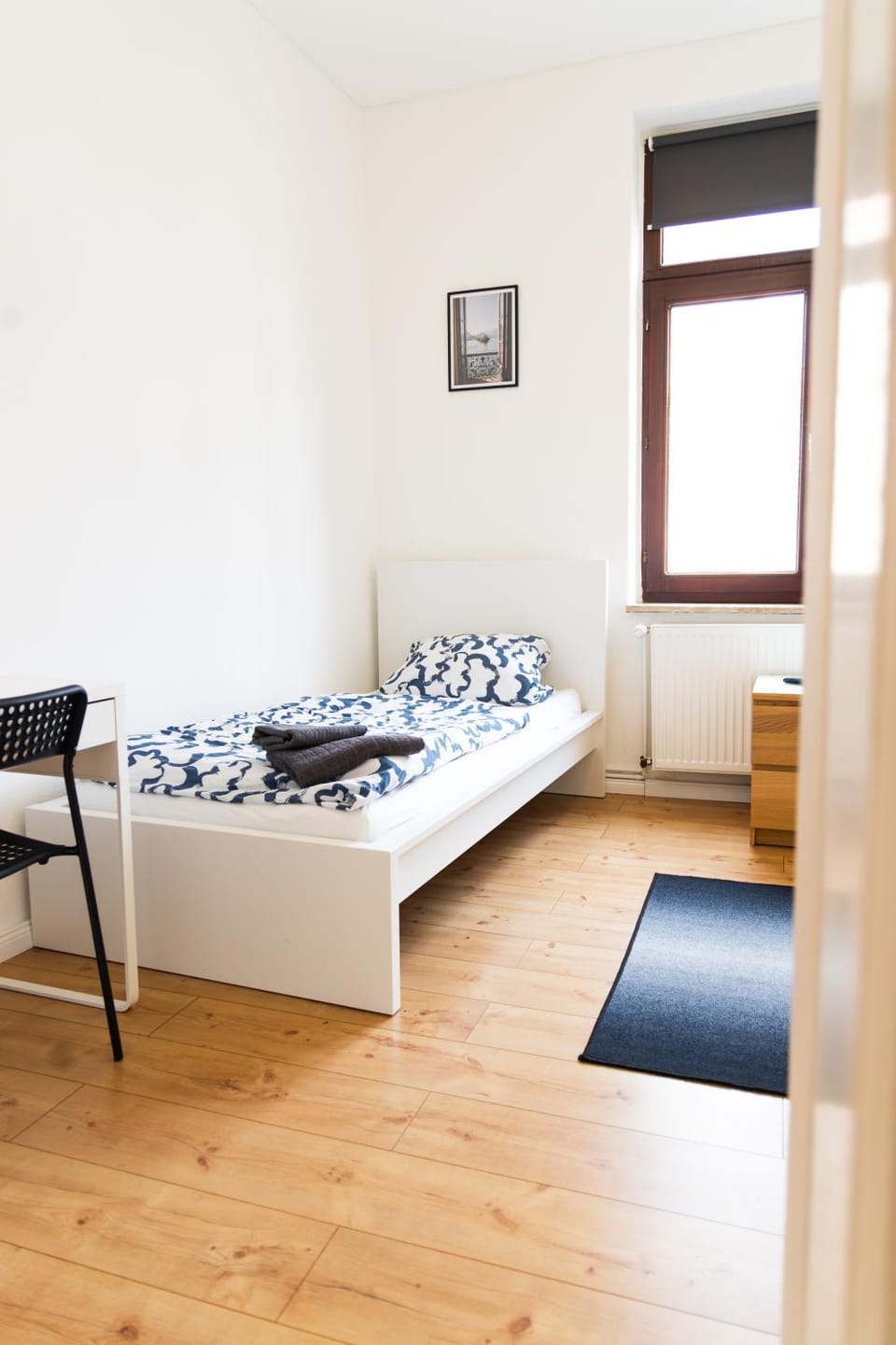 Bed, Photo of the whole room, Seating area, Bedroom