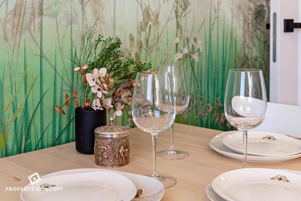 Food and drinks, Decorative detail, Dining area, Food, Drinks