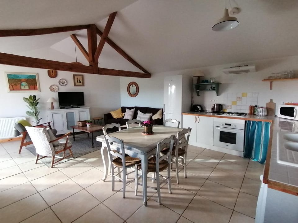 Kitchen or kitchenette, Living room, Seating area, Dining area, dishwasher, minibar, pet friendly, stove, toaster