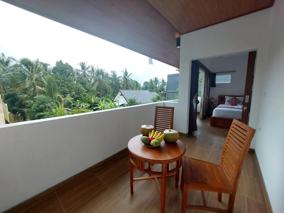 Patio, Day, Garden, View (from property/room), Balcony/Terrace, Living room, Seating area, Dining area, Garden view
