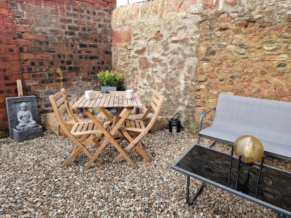 Grange8 Luxury Snug & Courtyard in Blairgowrie Apartment in Scotland