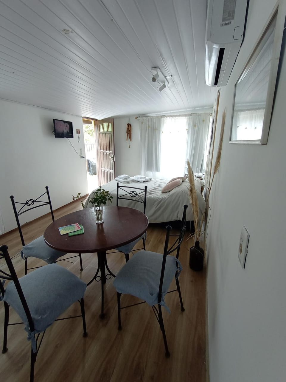 TV and multimedia, Living room, Lobby or reception
