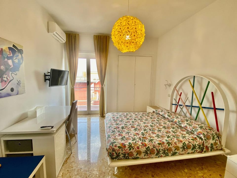 Bed, TV and multimedia, Bedroom, hair dresser, air conditioner