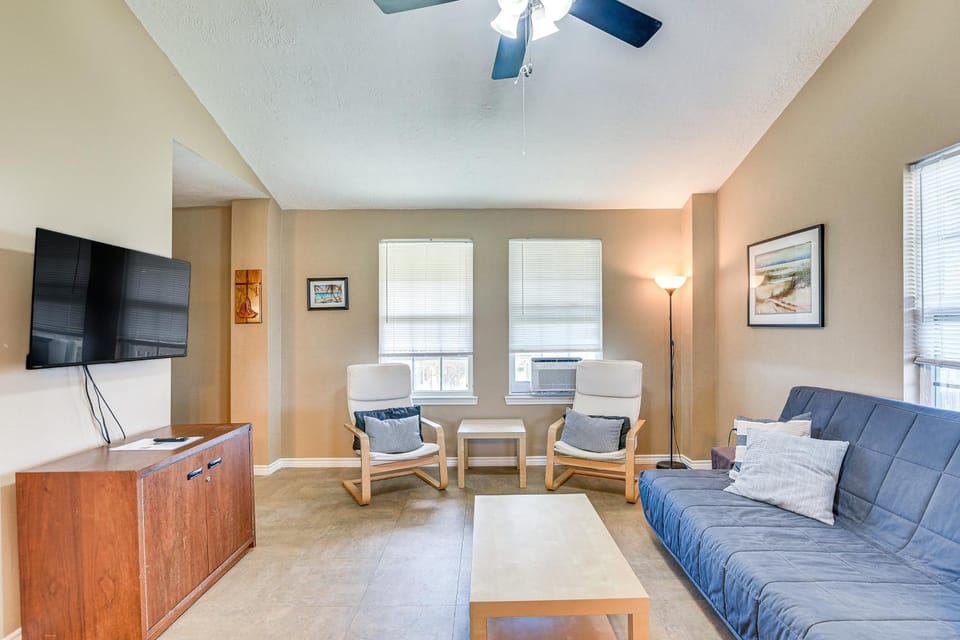 Walk to Crystal Beach! Family & Pet-Friendly Haven House in Bolivar Peninsula