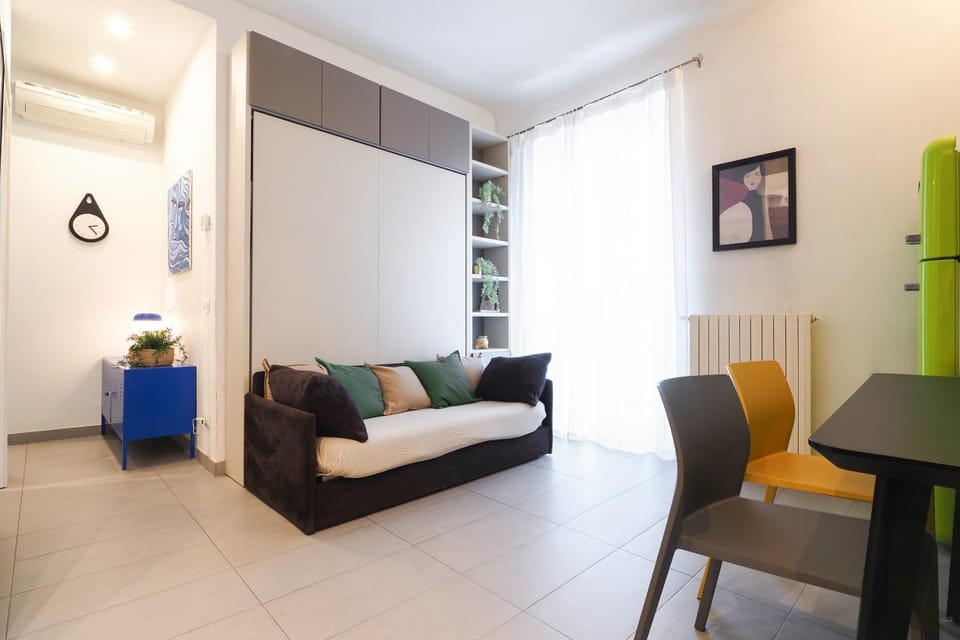 Living room, internet