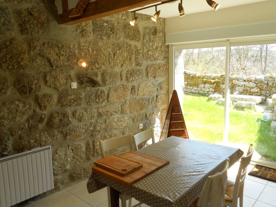 Dining area, kitchen