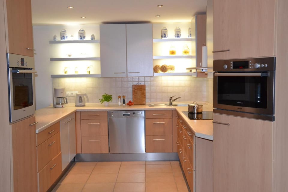 Coffee/tea facilities, Kitchen or kitchenette, dishwasher, minibar, stove, toaster