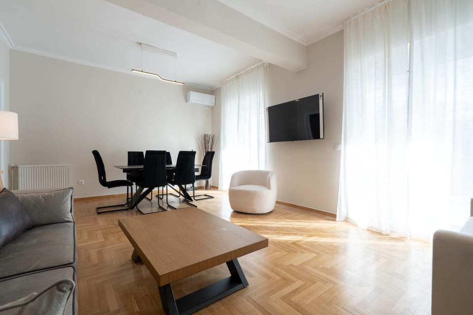 TV and multimedia, Living room, Seating area, Dining area