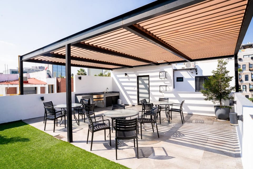 Balcony/Terrace, Area and facilities