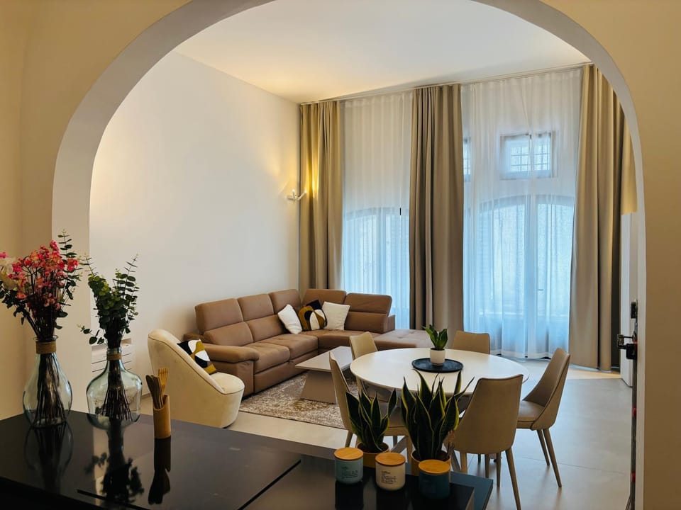 Living room, Seating area, Dining area