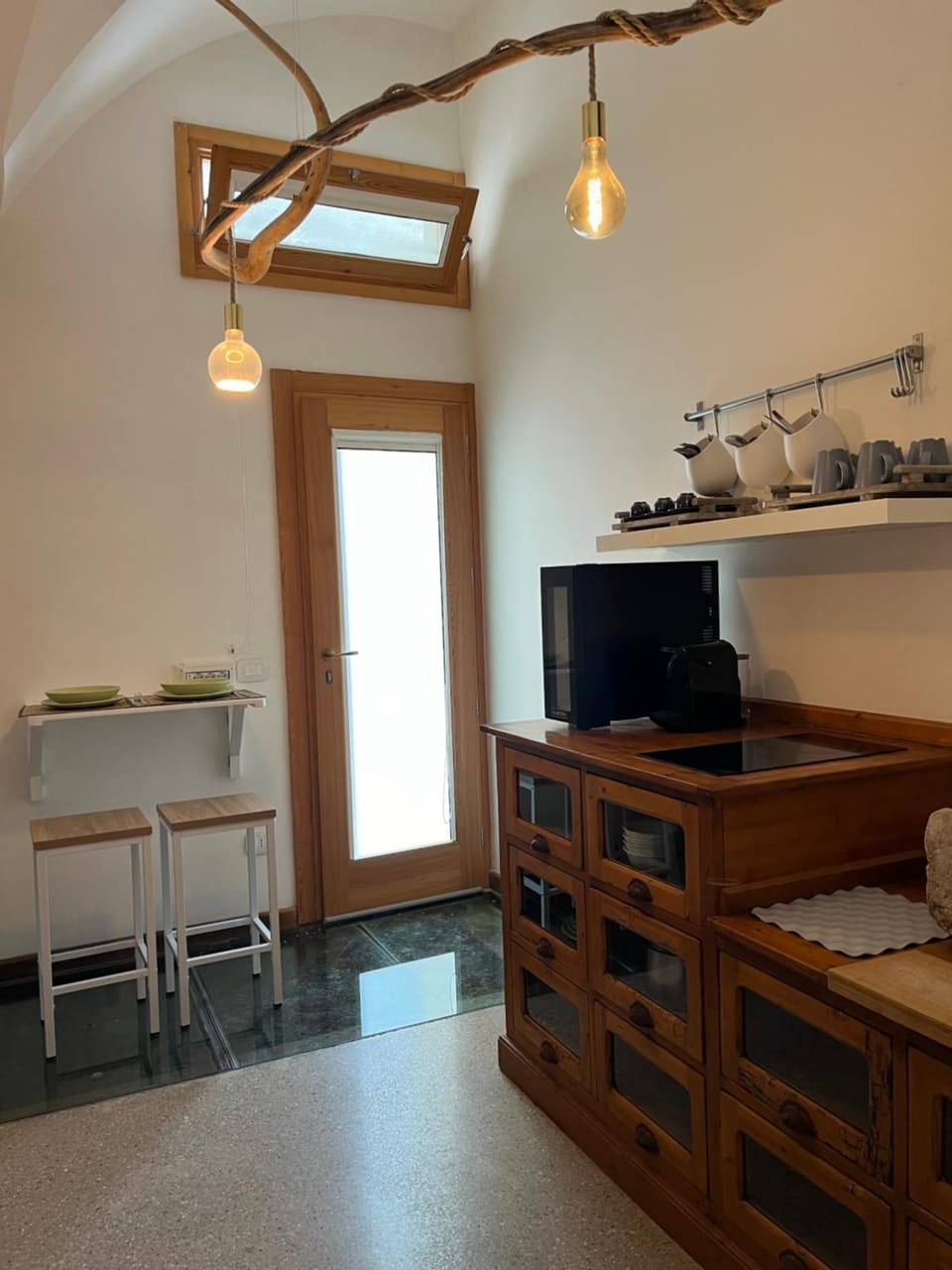Kitchen or kitchenette, Dining area