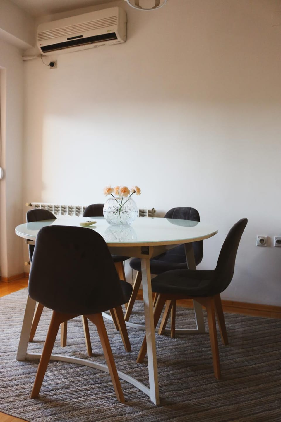 Living room, Seating area, Dining area, Dinner, Dinner