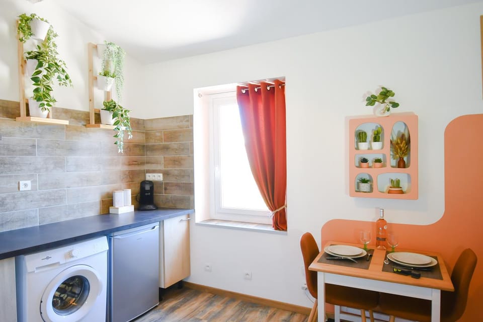 L'Oasis H24, Atypique, Port, Plage, Fibre, Netflix Apartment in La Seyne-sur-Mer