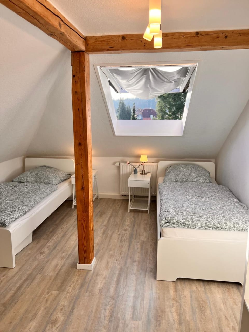 Bed, Photo of the whole room, Seating area