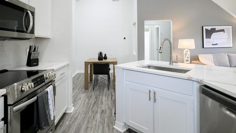Landing Modern Apartment with Amazing Amenities (ID4919X60) Apartment in Orlando