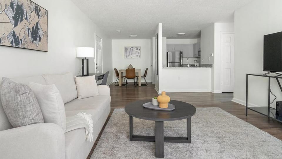 Landing Modern Apartment with Amazing Amenities (ID8183X77) Apartment in Cary