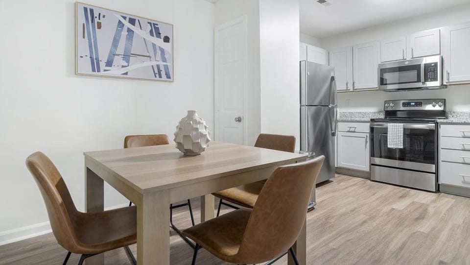 Landing Modern Apartment with Amazing Amenities (ID8183X77) Apartment in Cary