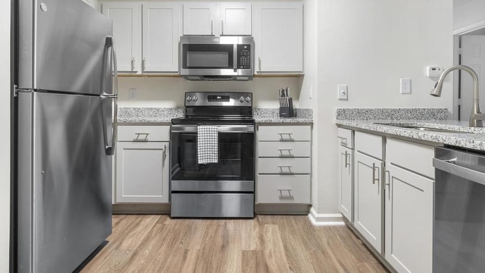 Landing Modern Apartment with Amazing Amenities (ID8183X77) Apartment in Cary