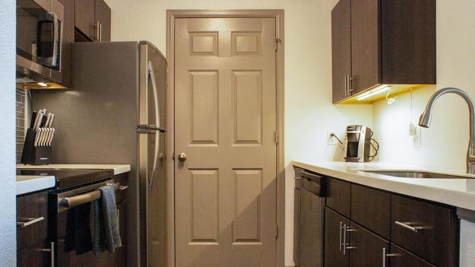 Landing Modern Apartment with Amazing Amenities (ID1833X46) Apartment in Denver