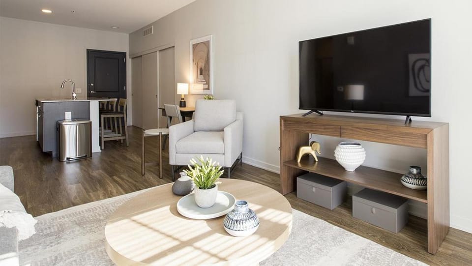 Landing Modern Apartment with Amazing Amenities (ID8664X37) Apartment in Grove City