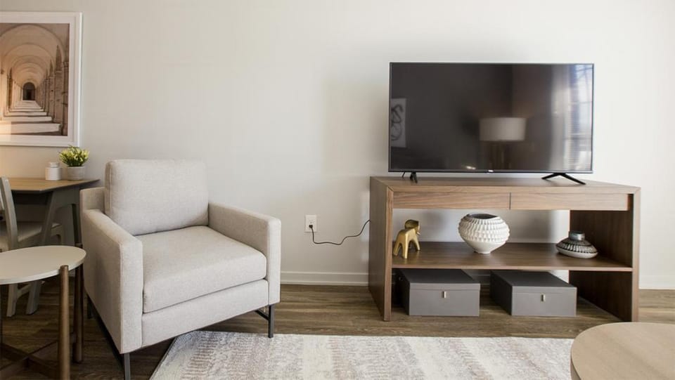 Landing Modern Apartment with Amazing Amenities (ID8664X37) Apartment in Grove City