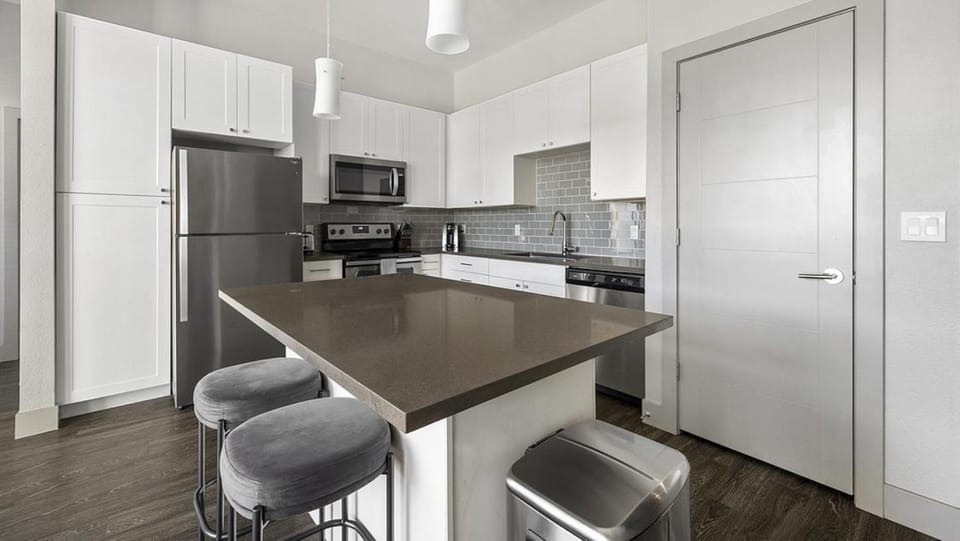 Landing Modern Apartment with Amazing Amenities (ID1401X827) Apartment in Denver