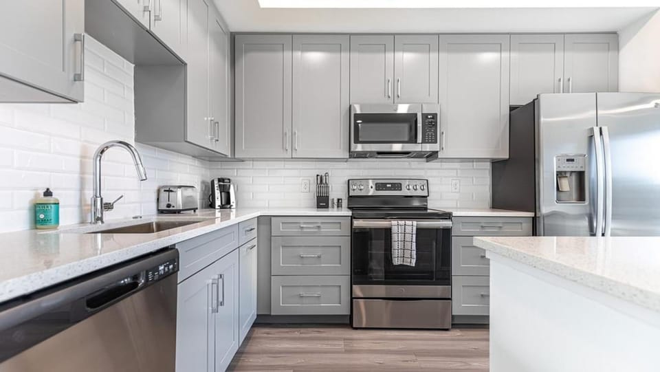 Landing Modern Apartment with Amazing Amenities (ID8237X08) Apartment in Fort Myers