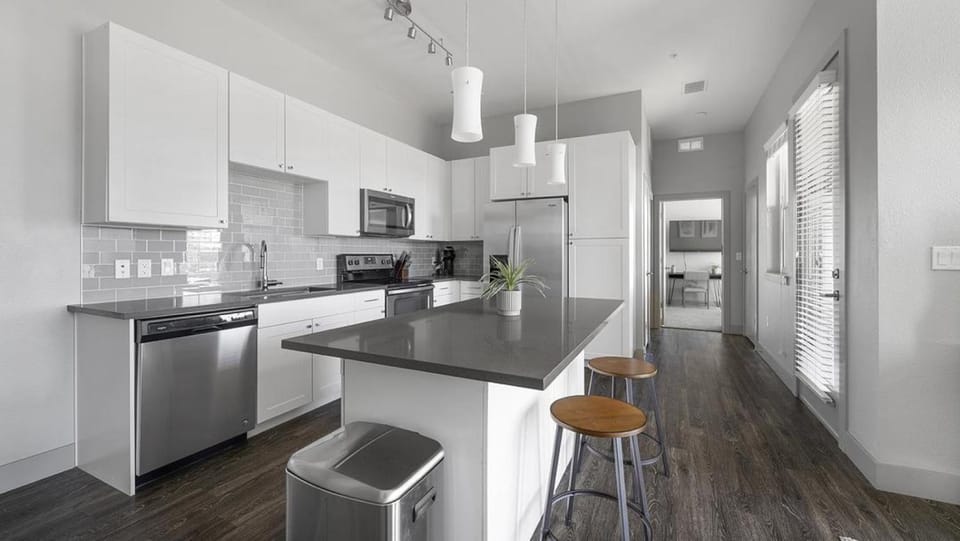 Landing Modern Apartment with Amazing Amenities (ID1401X866) Apartment in Denver