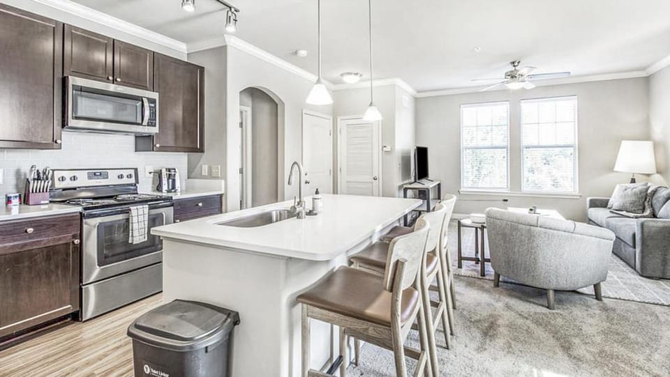 Landing Modern Apartment with Amazing Amenities (ID6294X78) Apartment in Durham