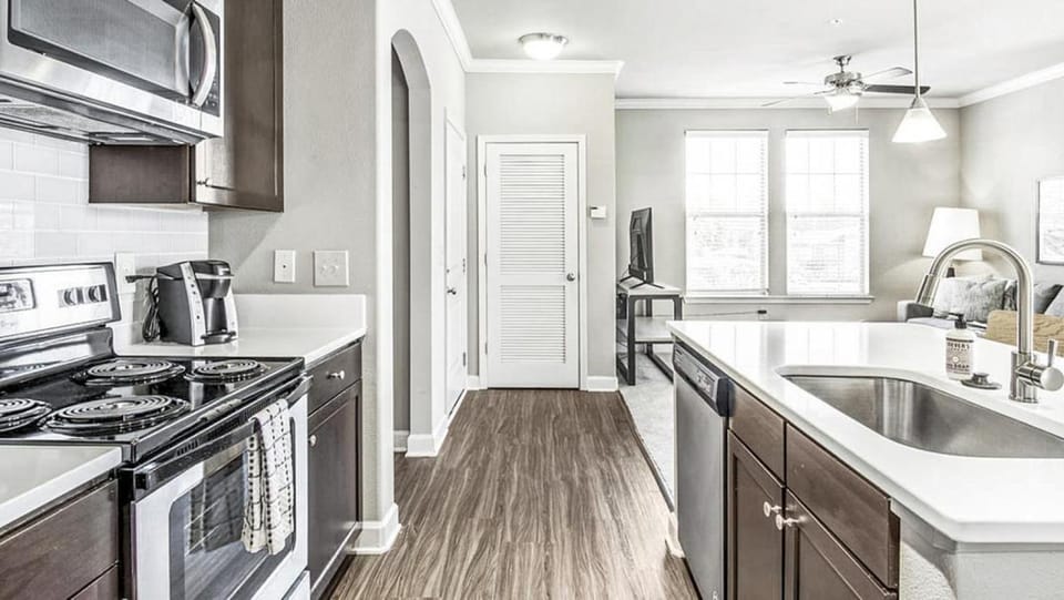 Landing Modern Apartment with Amazing Amenities (ID6294X78) Apartment in Durham