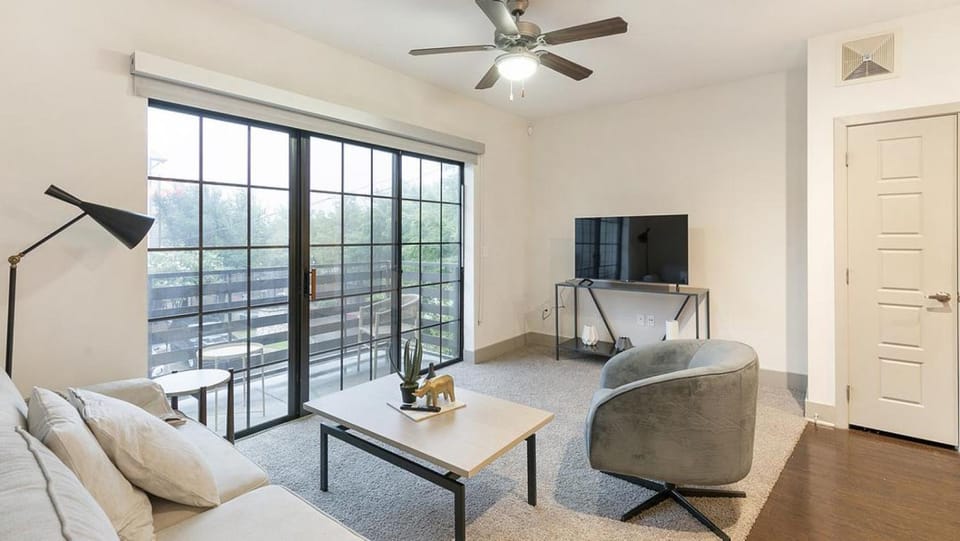 Landing Modern Apartment with Amazing Amenities (ID1390X020) Apartment in Dallas