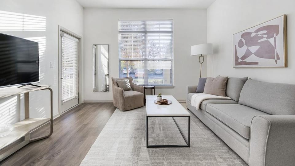 Landing Modern Apartment with Amazing Amenities (ID9302X17) Apartment in Brentwood