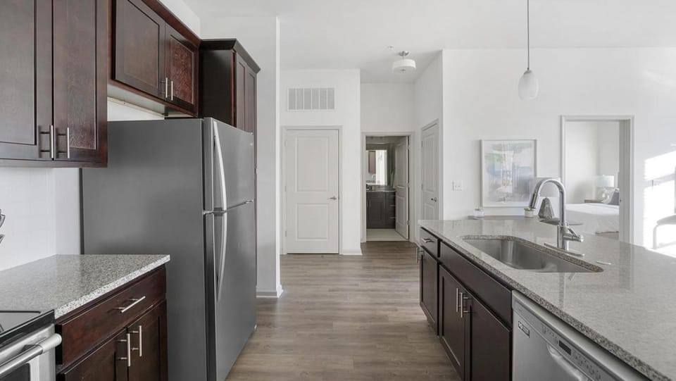 Landing Modern Apartment with Amazing Amenities (ID9302X17) Apartment in Brentwood