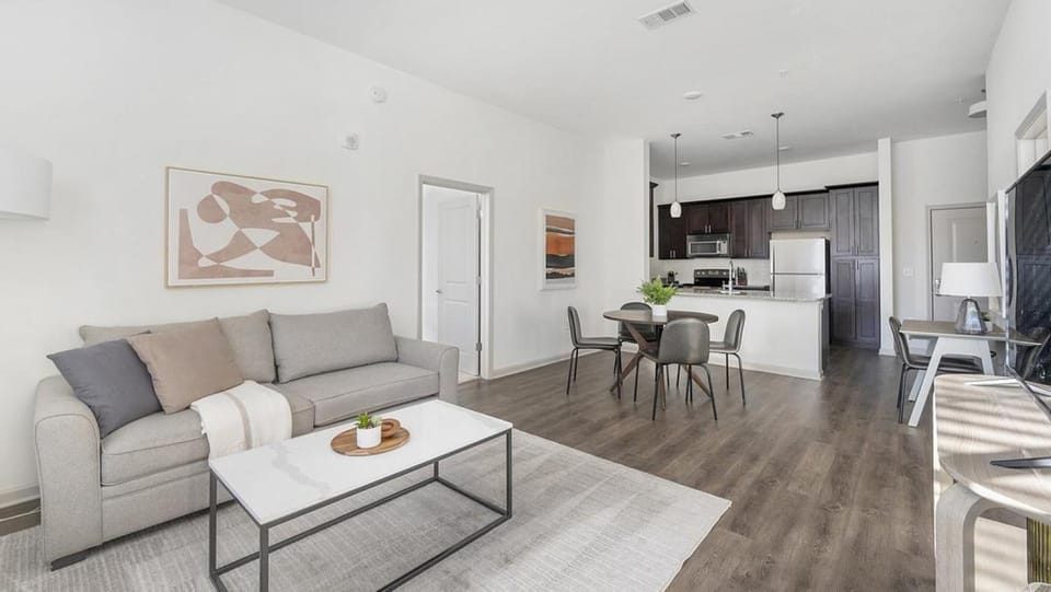 Landing Modern Apartment with Amazing Amenities (ID9302X17) Apartment in Brentwood