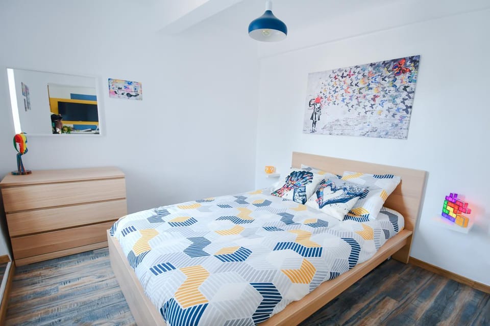 Bed, Photo of the whole room, Bedroom