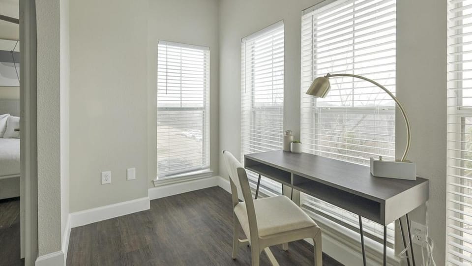 Landing Modern Apartment with Amazing Amenities (ID1272X140) Apartment in Rosenberg