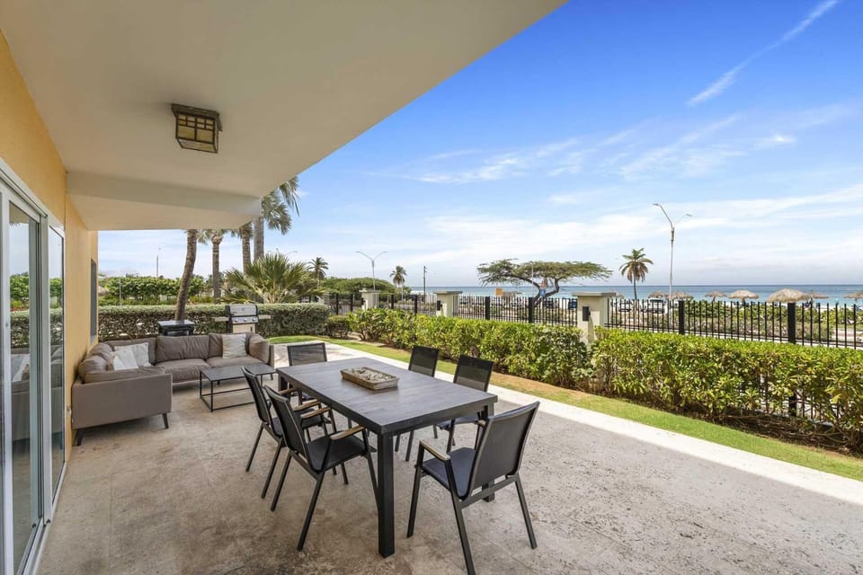 Beachfront - Ocean Extravaganza 3BR condo - E121 House in Noord