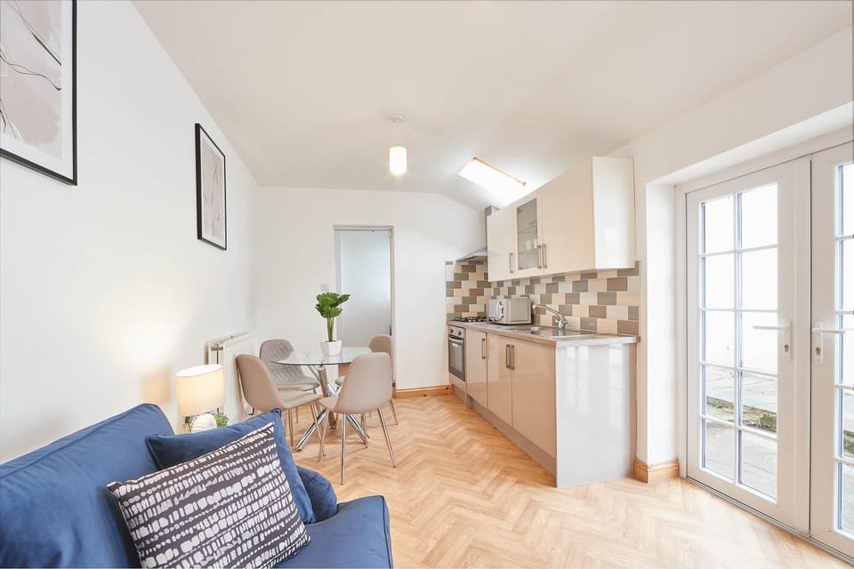 Kitchen or kitchenette, Living room, Dining area