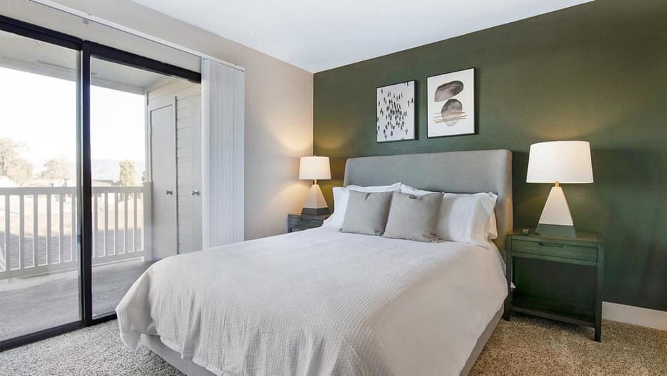 Landing Modern Apartment with Amazing Amenities (ID8806X71) Apartment in Redlands