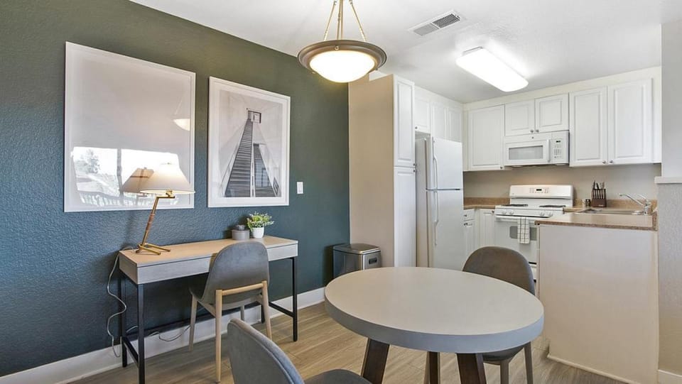 Landing Modern Apartment with Amazing Amenities (ID8806X71) Apartment in Redlands