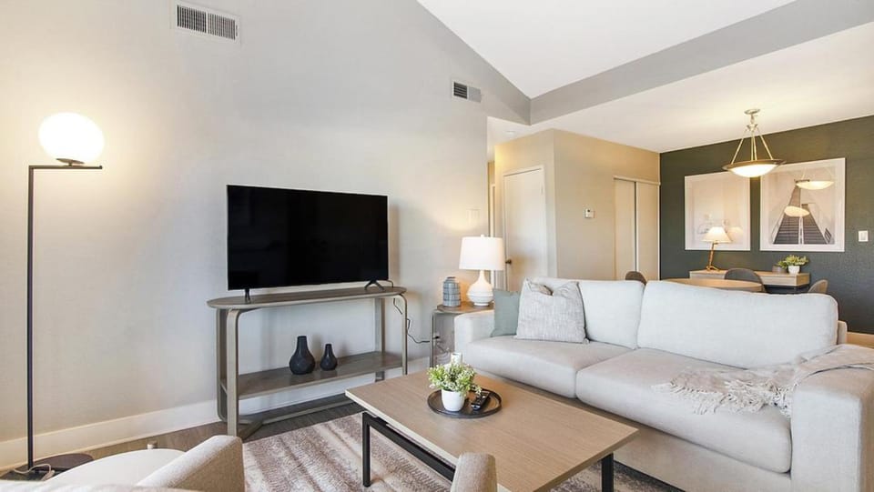 Landing Modern Apartment with Amazing Amenities (ID8806X71) Apartment in Redlands