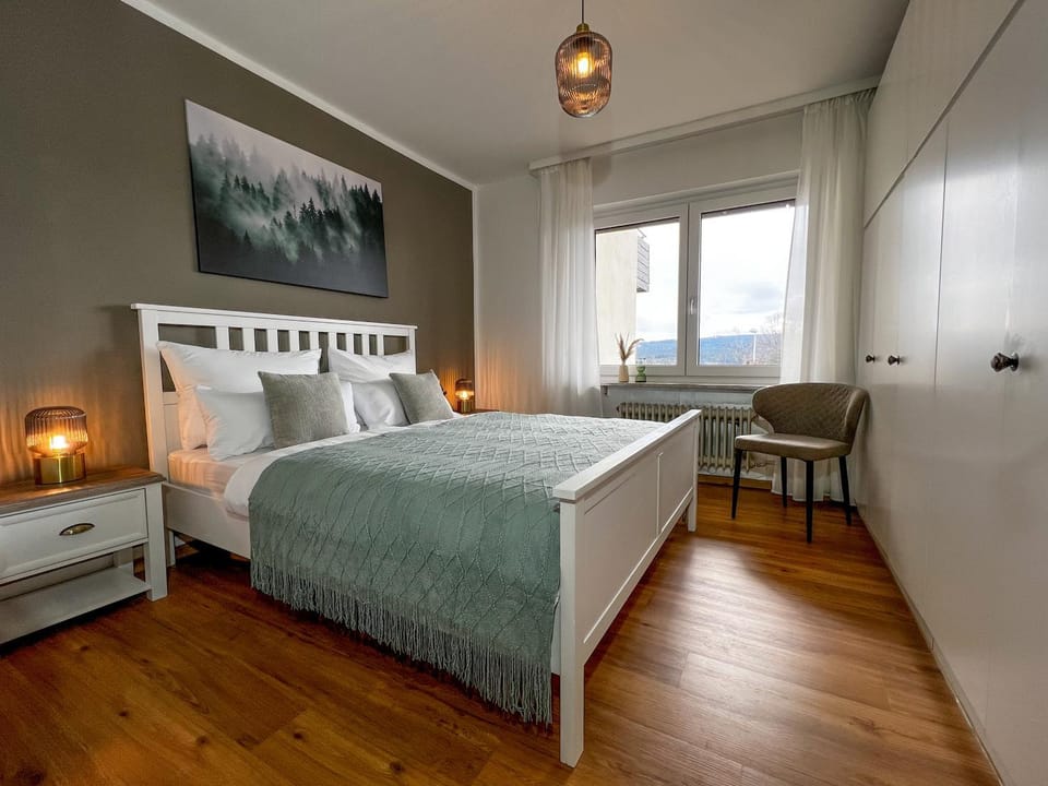 Bed, Photo of the whole room, Bedroom