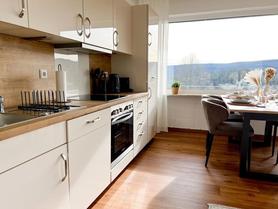 Kitchen or kitchenette, Dining area, dishwasher, minibar, pet friendly, stove, toaster