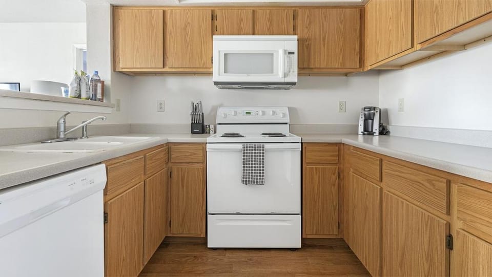 Landing Modern Apartment with Amazing Amenities (ID7807X89) Apartment in Wichita
