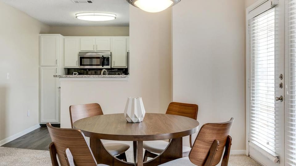Landing Modern Apartment with Amazing Amenities (ID8494X66) Apartment in Brentwood