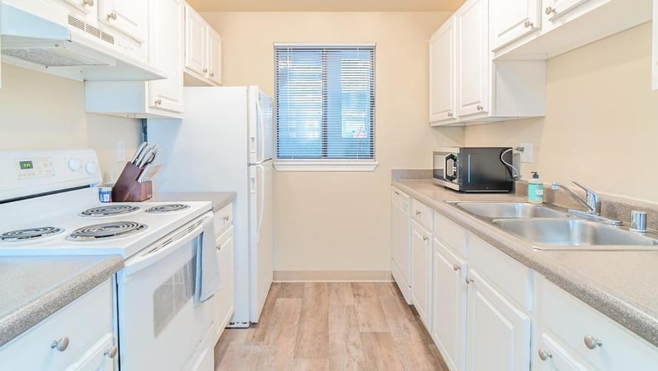 Landing Modern Apartment with Amazing Amenities (ID8473X04) Apartment in Redmond