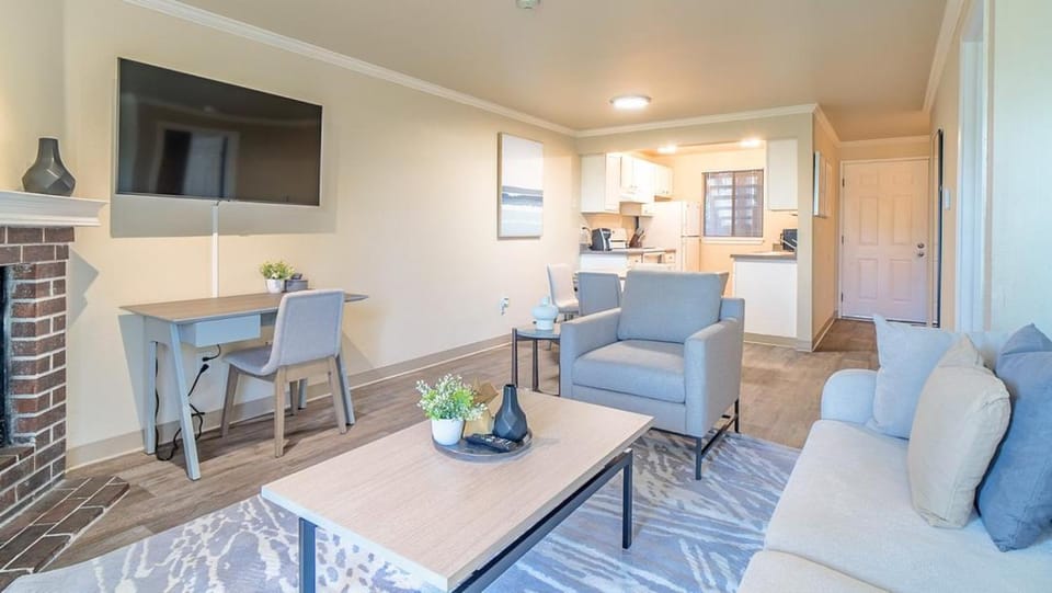 Landing Modern Apartment with Amazing Amenities (ID8473X04) Apartment in Redmond