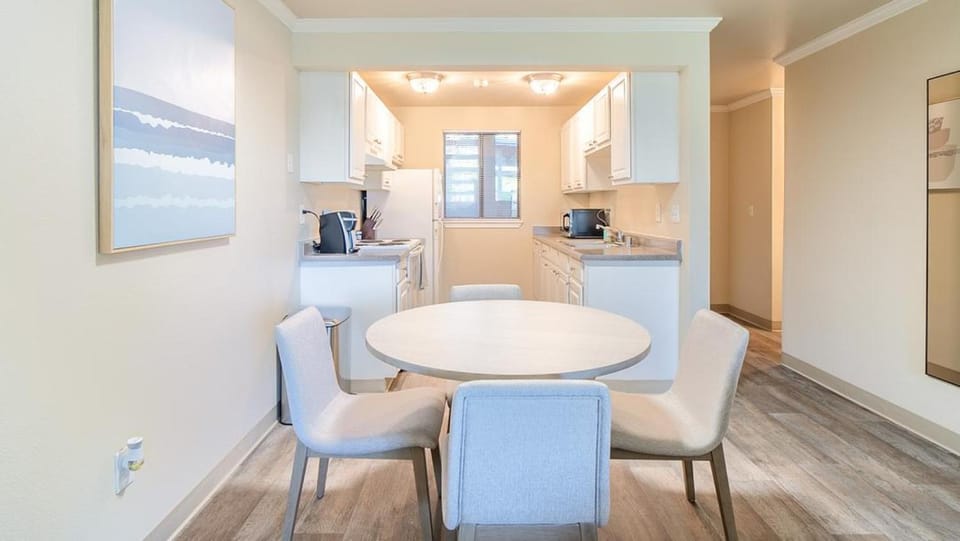 Landing Modern Apartment with Amazing Amenities (ID8473X04) Apartment in Redmond